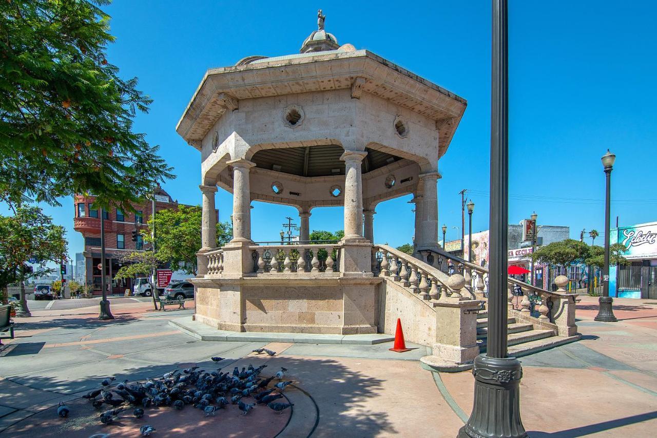 Mariachi Plaza Hotel Los Angeles Exterior photo